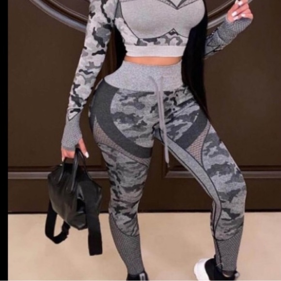 Sportswear Grey/Black Camouflage Long Sleeve Crop Top & High Waist Leggings 2pc - Picture 5 of 5